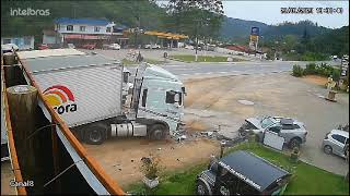 Volvo XC60  Accident Brazil 2023