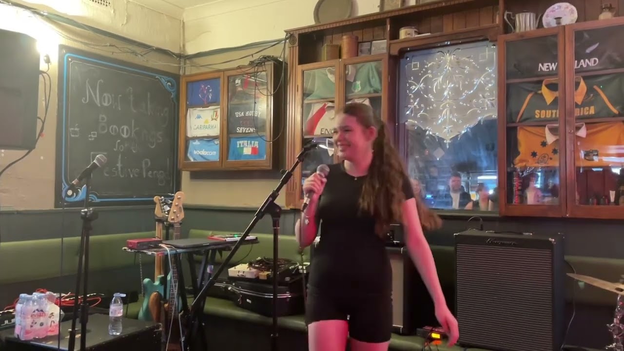 Guarda Astrid Allegrah - Wasting Time - Fiddlers Elbow, Brighton - 17.05.24 su YouTube Guarda Astrid Allegrah - Wasting Time - Fiddlers Elbow, Brighton - 17.05.24 su YouTube