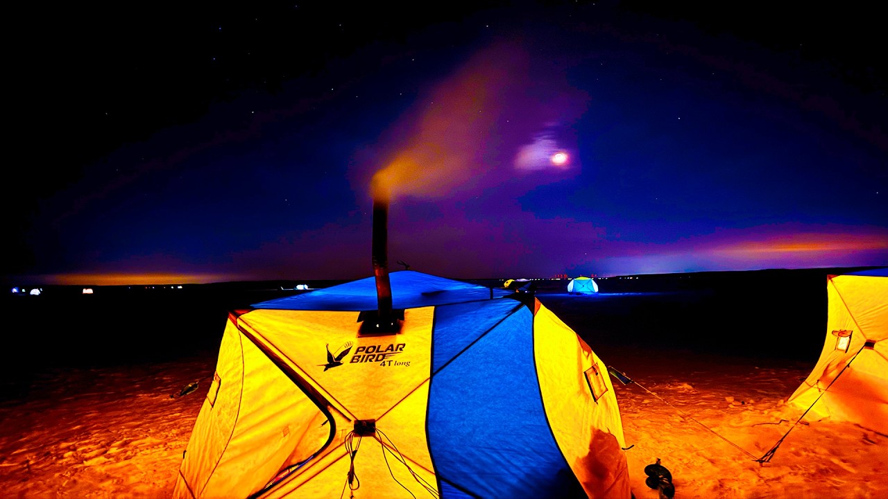 КАК ПОЙМАТЬ ПЛОТВУ В ГЛУХОЗИМЬЕ. ЗИМНЯЯ РЫБАЛКА С НОЧЕВКОЙ В ПАЛАТКЕ С ПЕЧЬЮ