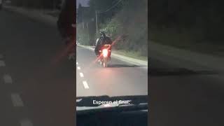 La Crisis Llega Para Todos Batman Hizo Dedo En Ezeiza Y Lo Terminó Subiendo Un Motoquero
