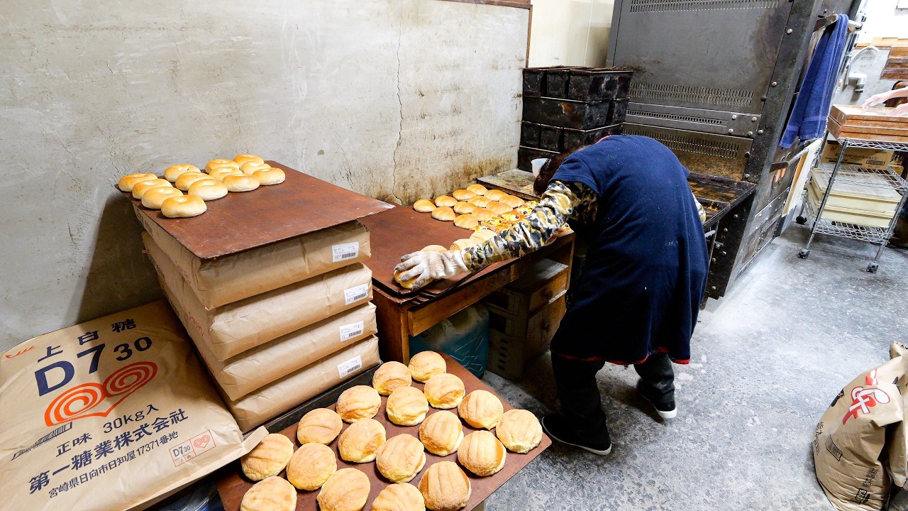 85-Year-Old Baker Wakes Up at Midnight to Make $0.50 Bread in
