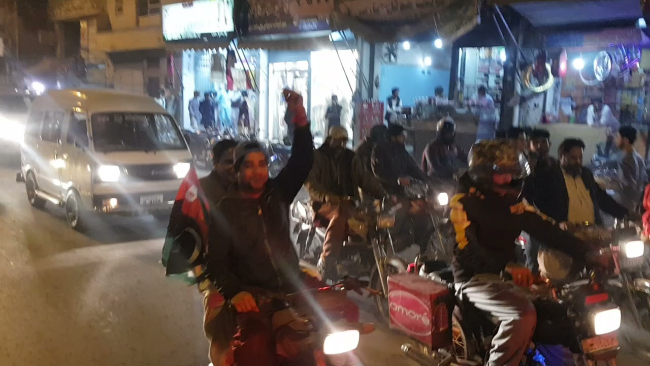 Traffic Jam at Kacha jail road due to a possession in NA133 ....PPP rally ...