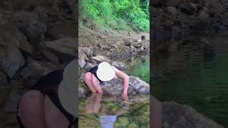Going to the river to catch shrimp, living with nature