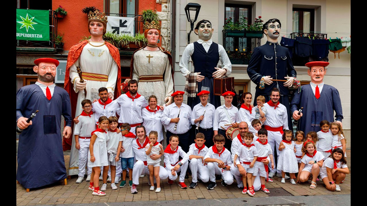 Gaiteros de Estella. Deba. Sanrokes, 2024-Gigantes y cabezudos
