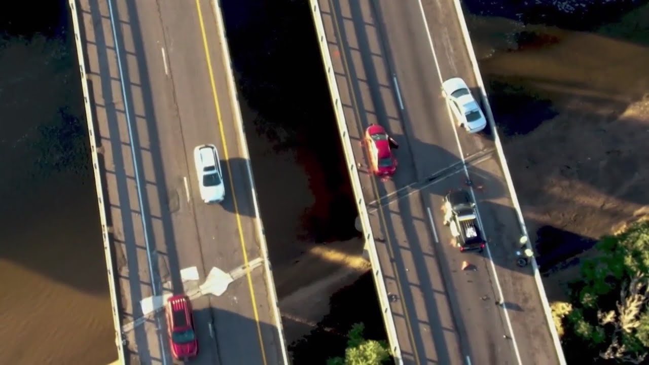 CSP trooper jumps over bridge to escape drunk driver - YouTube