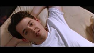 Download lagu Life Moves Pretty Fast...