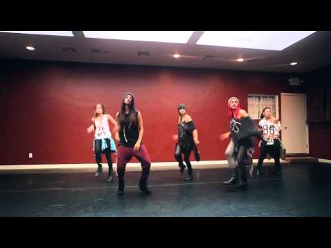 Selena Gomez bailando con amigas Everybody knows [HD]