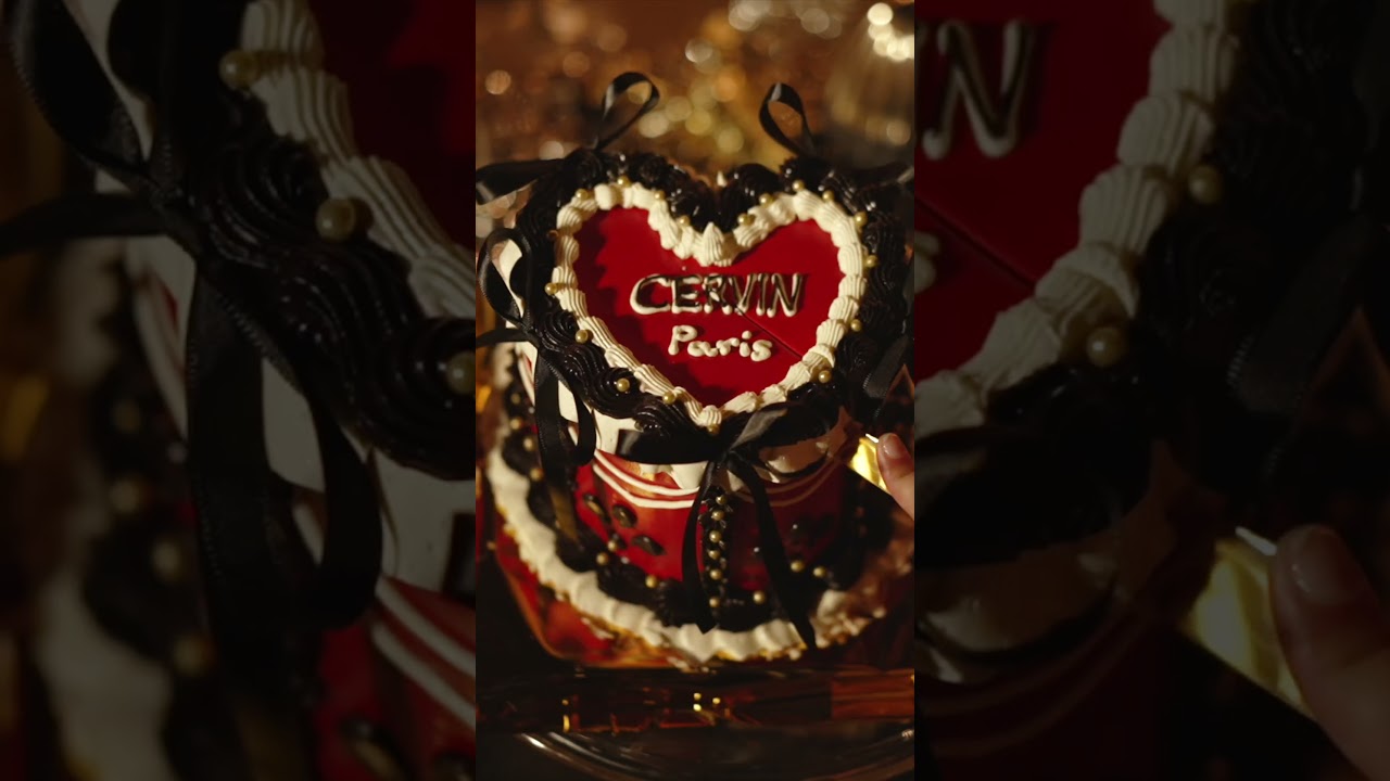 Une première Mondiale. Le premier bas couture Fully Fashioned transparent. Chelsea 15 dn.