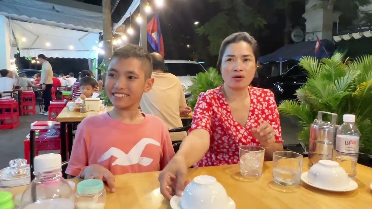 ថ្ងៃនេះនាំប្រពន្ធដេីរលេងហេីយញាំៗ