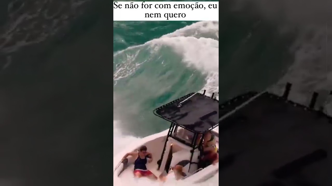 barco contra tempestade..#tempestade #oceano  #embarcaçãopequena