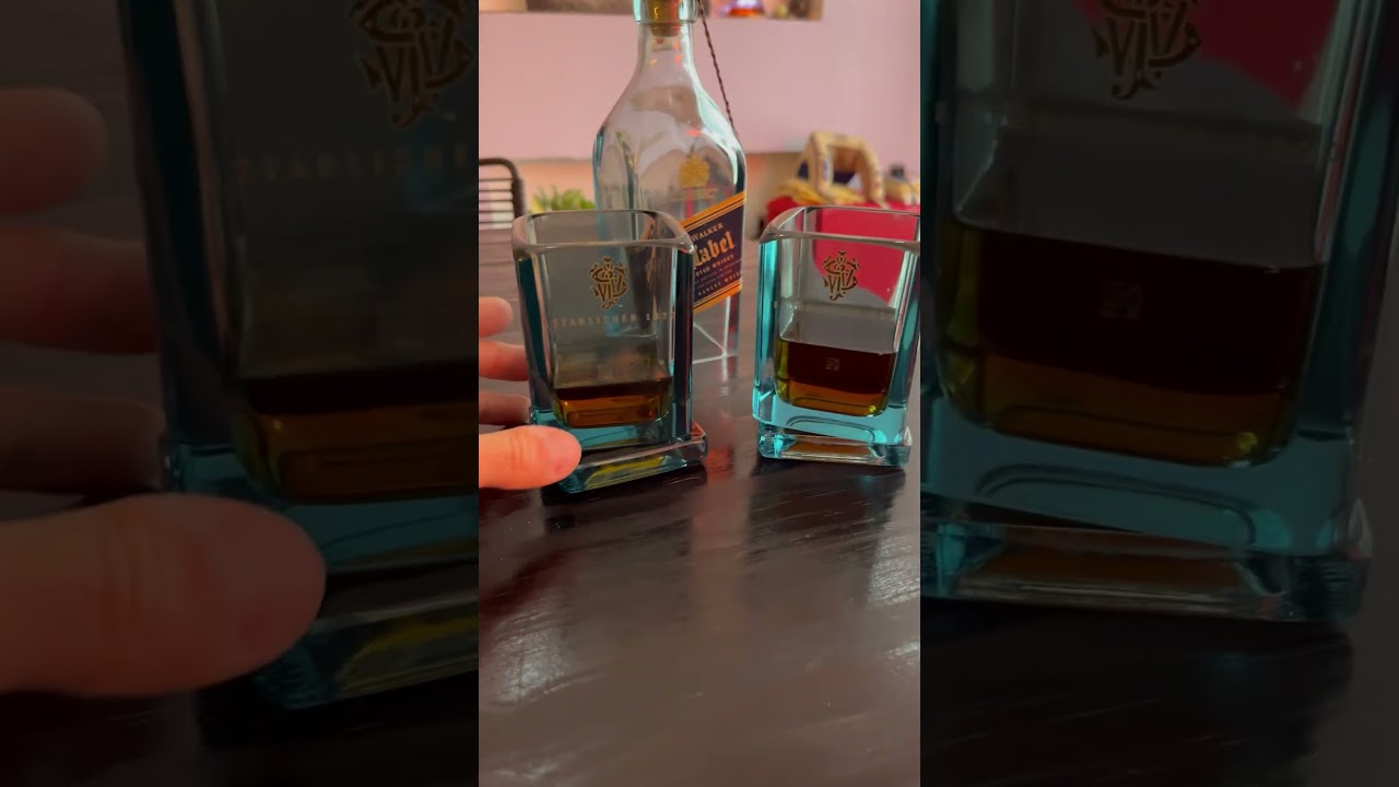 Los mejores 🥃 vasos de whisky Giratorios y artesanales en el mundo de botellas recicladas JW BLUE