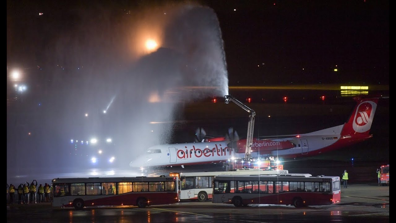 In Hamburg Sagt Man Tschus Airport Verabschiedet Letzten Air Berlin Flug Youtube