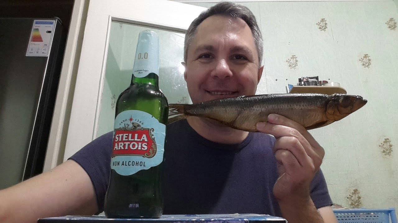 ASMR ИТИНГ. ПЬЮ ПИВО С КОПЧЁННОЙ СЕЛЁДОЧКОЙ