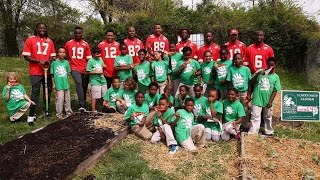 Chiefs Wide Receivers Get Their Hands Dirty