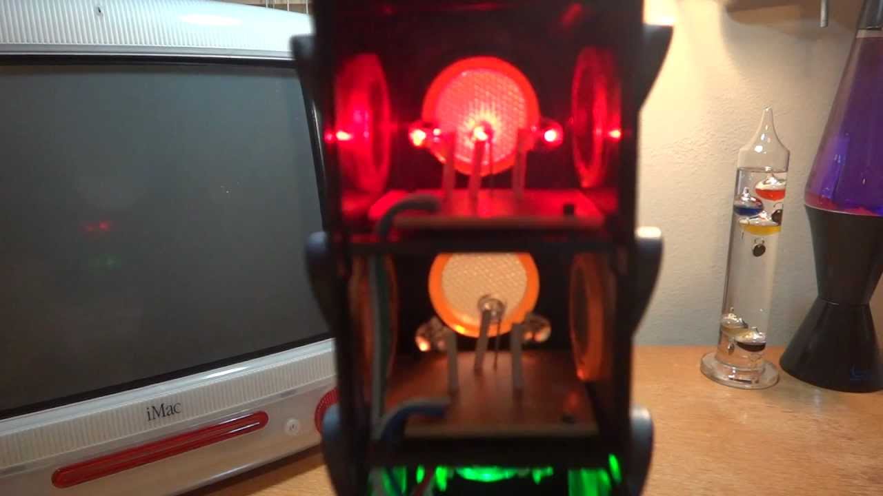 Sunbeam Traffic Light novelty light bulb