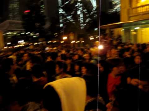 1月16日萬人包圍立法會之示威者佔據行車線