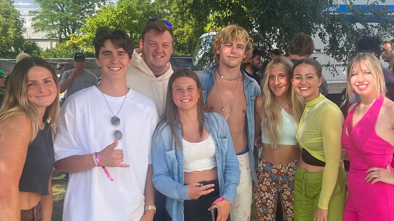 We Met Ross Lynch... - YouTube