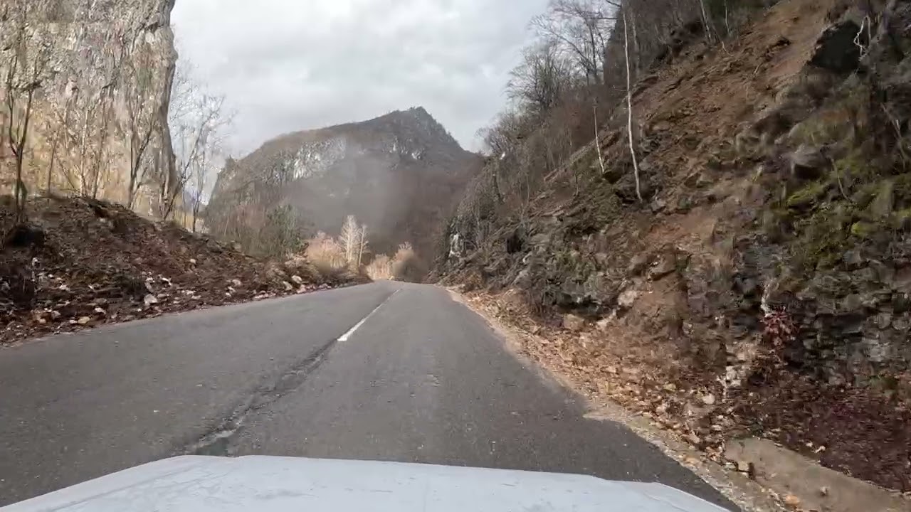 Valea Cernei - Munții Retezat - Dacia Solenza 