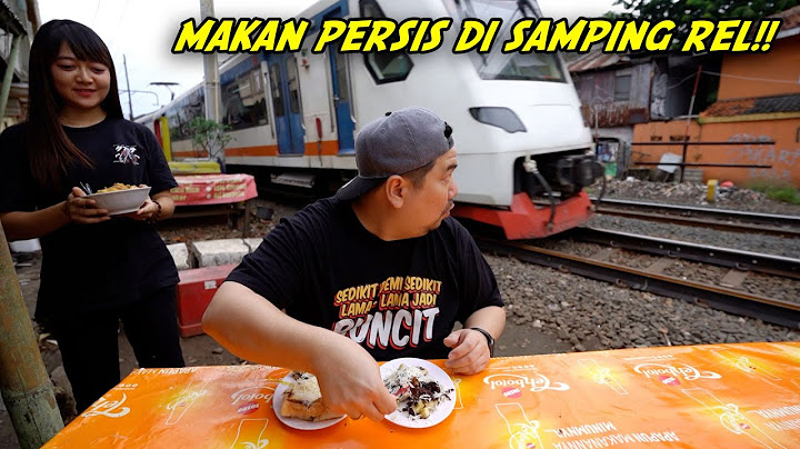 GOKIL!! WARUNG MAKAN INI PERSIS DI SAMPING REL KERETA!!