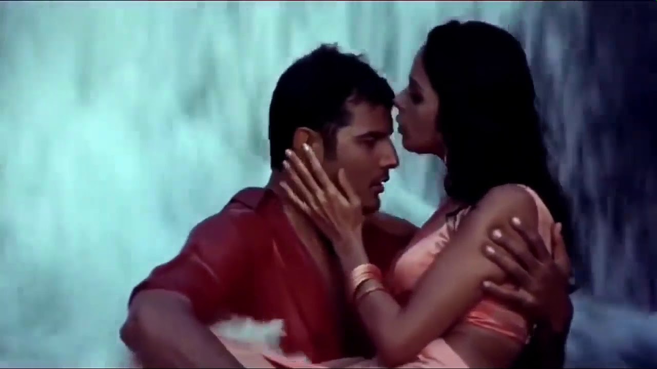 Mallika Sherawat Beautiful Romantic Scene In Bollywood Murder