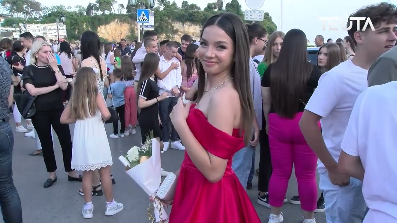 Defile e maturantëve të shkollës fillore Marshall Tito