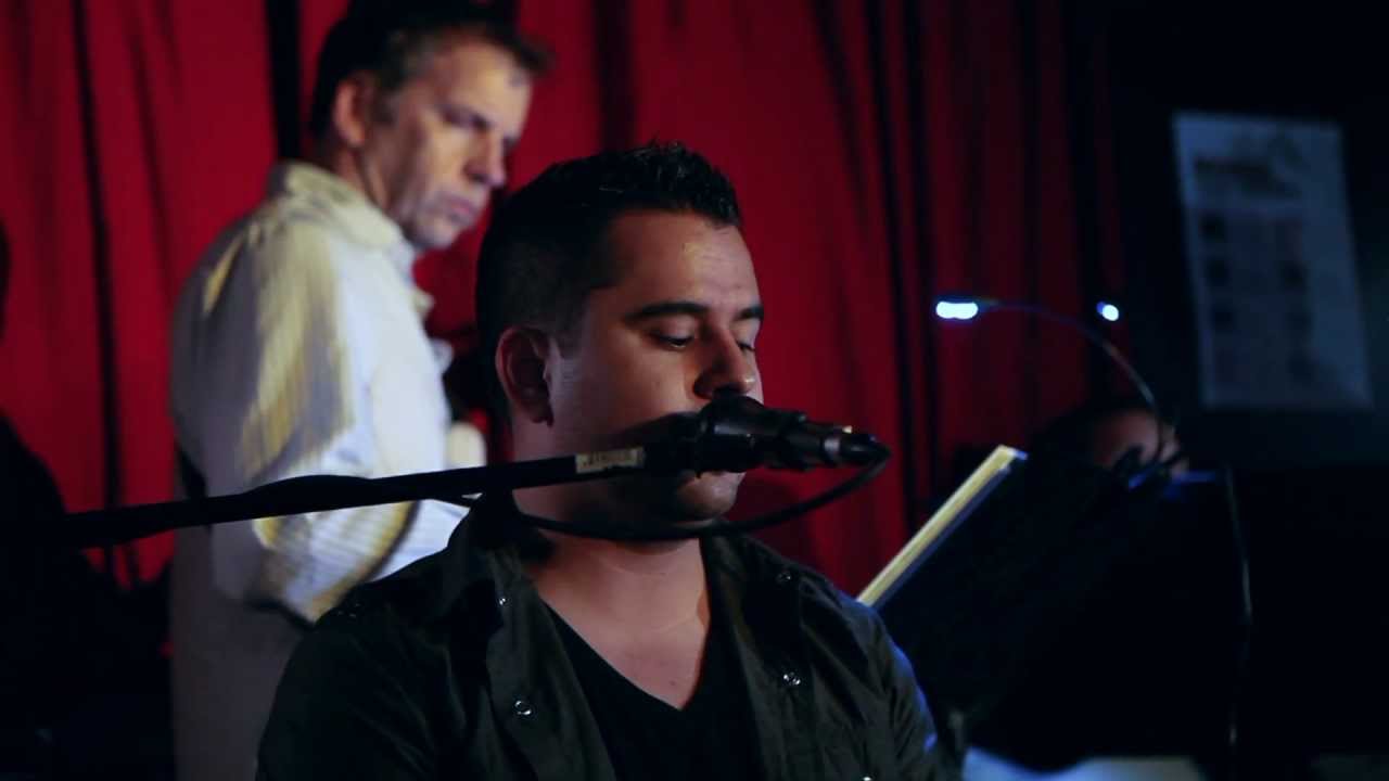 James Zavaleta - Almohada (Cover) Live / En Vivo (Watch in 720p for best quality)