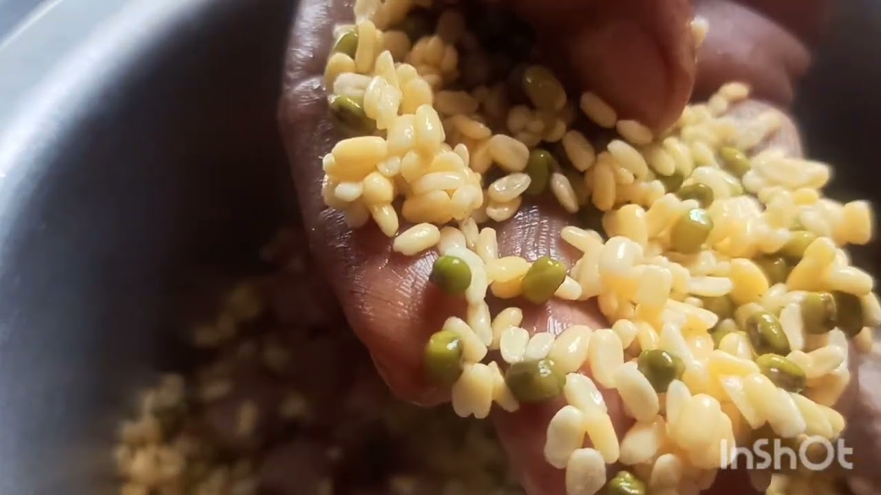 Pumpkin ka bhaji ke sath kurmura khaya