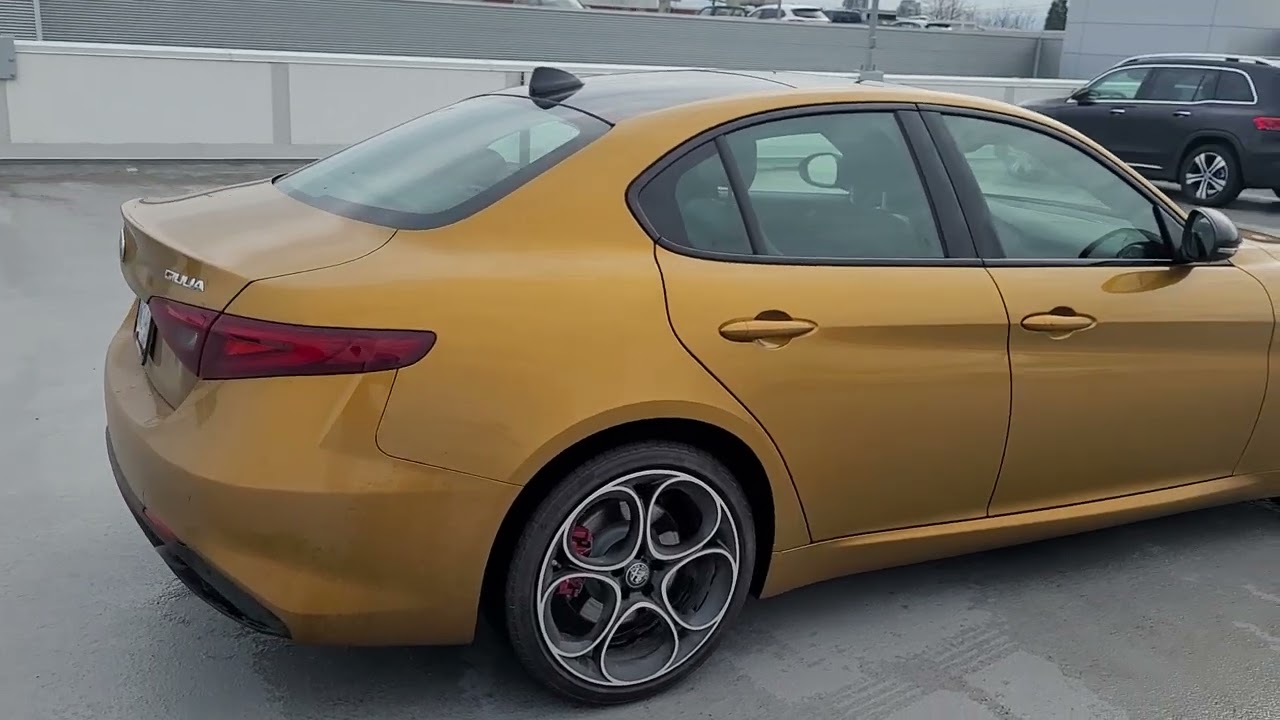 Alfa Romeo of Victoria-2022 Giulia Veloce