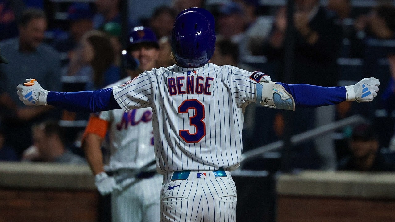 Benge Blast for the Lead! | FULL AT-BAT