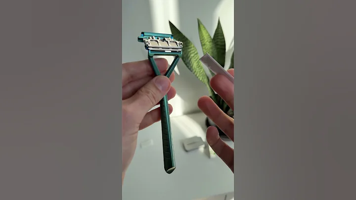 A razor that adjusts to YOU: Blade setups in Leaf Razor