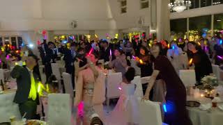 サイリウムを使ったドレスの色当てクイズ
