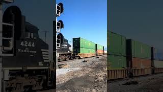 Norfolk Southern 25A passing the signal at milepost 62 in Greencastle,PA.