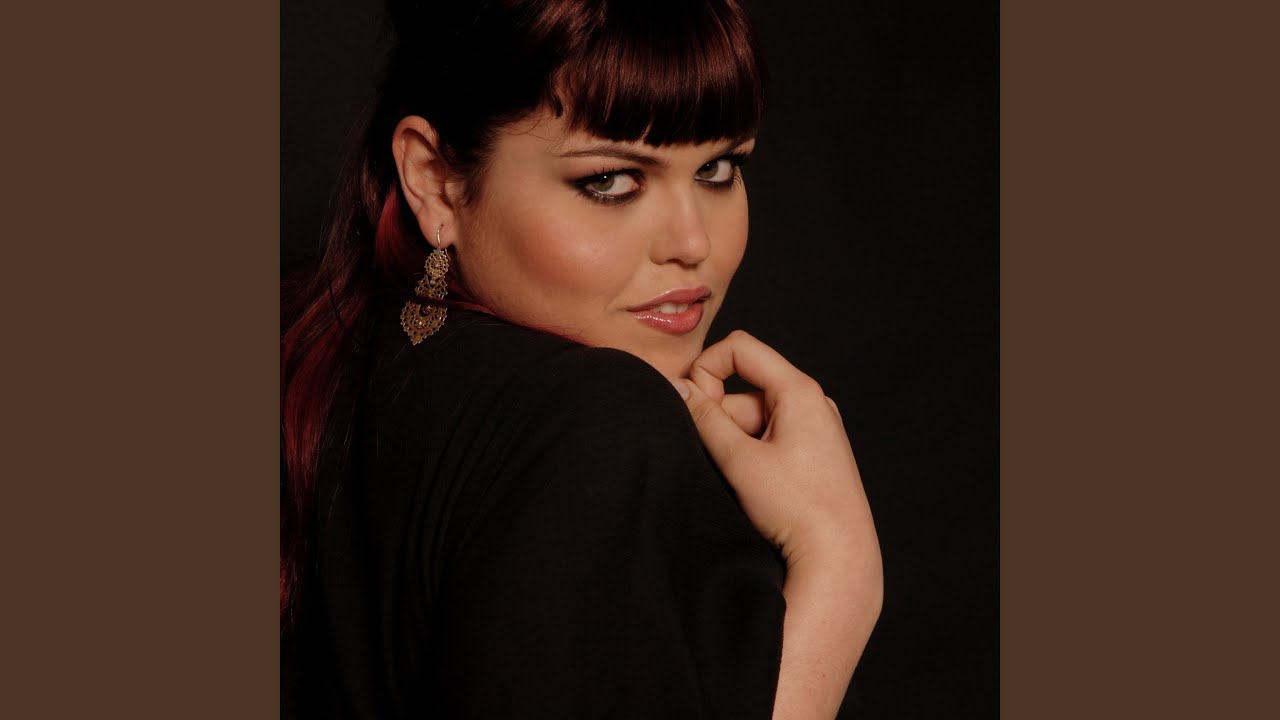 YouTube पर Senhora Do Mar (Negras Águas) देखें YouTube पर Senhora Do Mar (Negras Águas) देखें