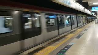 MTR R-Train 離開紅磡站 (列車編組: D019/D021)