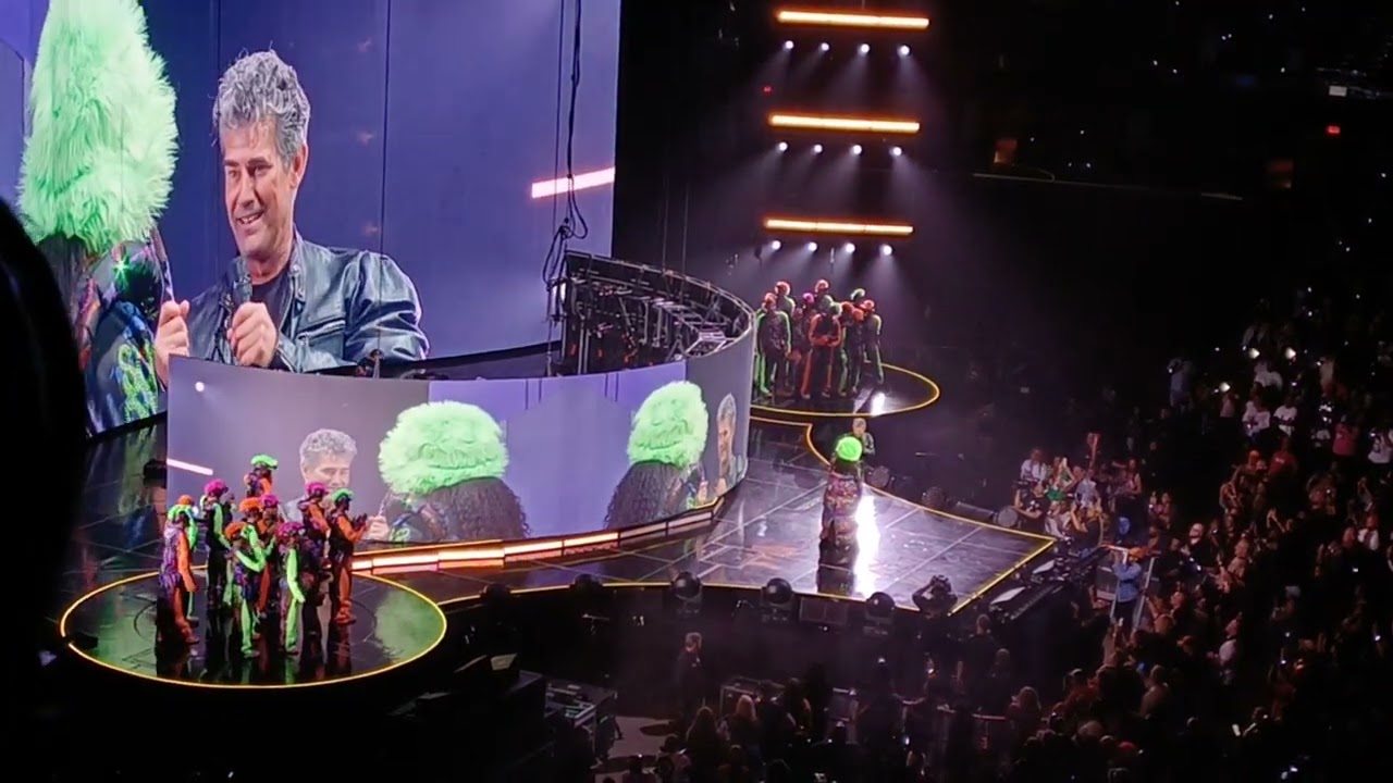 missy elliott rock and roll hall of fame trophy (rocket mortgage 2024)