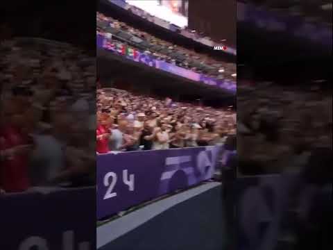 Delegação da Palestina é ovacionada em encerramento das Olimpíadas de Paris