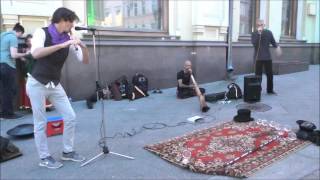 Музыка в исполнении Даниила Королёва, Jyoti &amp; Tetouze  на Кузнецком Мосту.