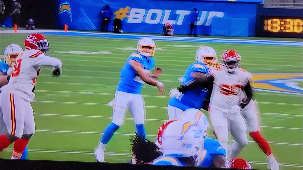 Donald Parham Jr. with a devastating head injury in TNF week 15 KC vs