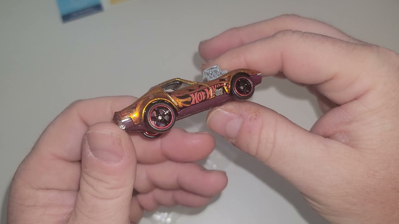 HOT WHEELS SUPER TREASURE HUNT 2023 GAS MONKEY GARAGE 68 CORVETTE