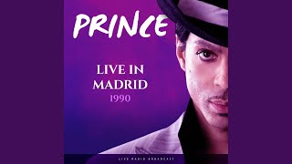 Video thumbnail of "Prince - Kiss (Live)"