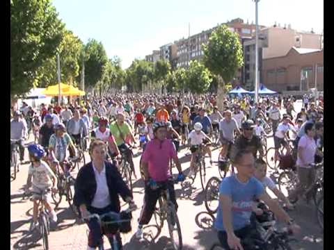 Vídeo: És Obligatori El Casc Per Anar En Bicicleta