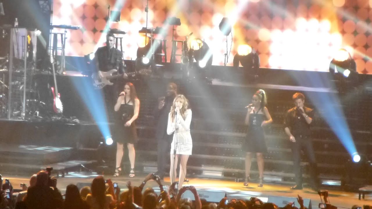 Céline Dion - Love can move mountains / River deep mountain high - Bercy 04.12.2013