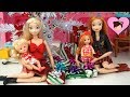 Frozen Toddler Elsa & Anna Christmas Morning Opening Gifts in Barbie Dollhouse