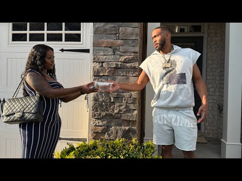 Maggie sees Chase and asks why he didnโt mention his wife when they met