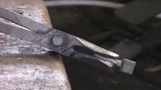 Blacksmithing  Getting Started: Light Duty VBit Tongs from 3/4' by 1/4' flat stock. Part 1