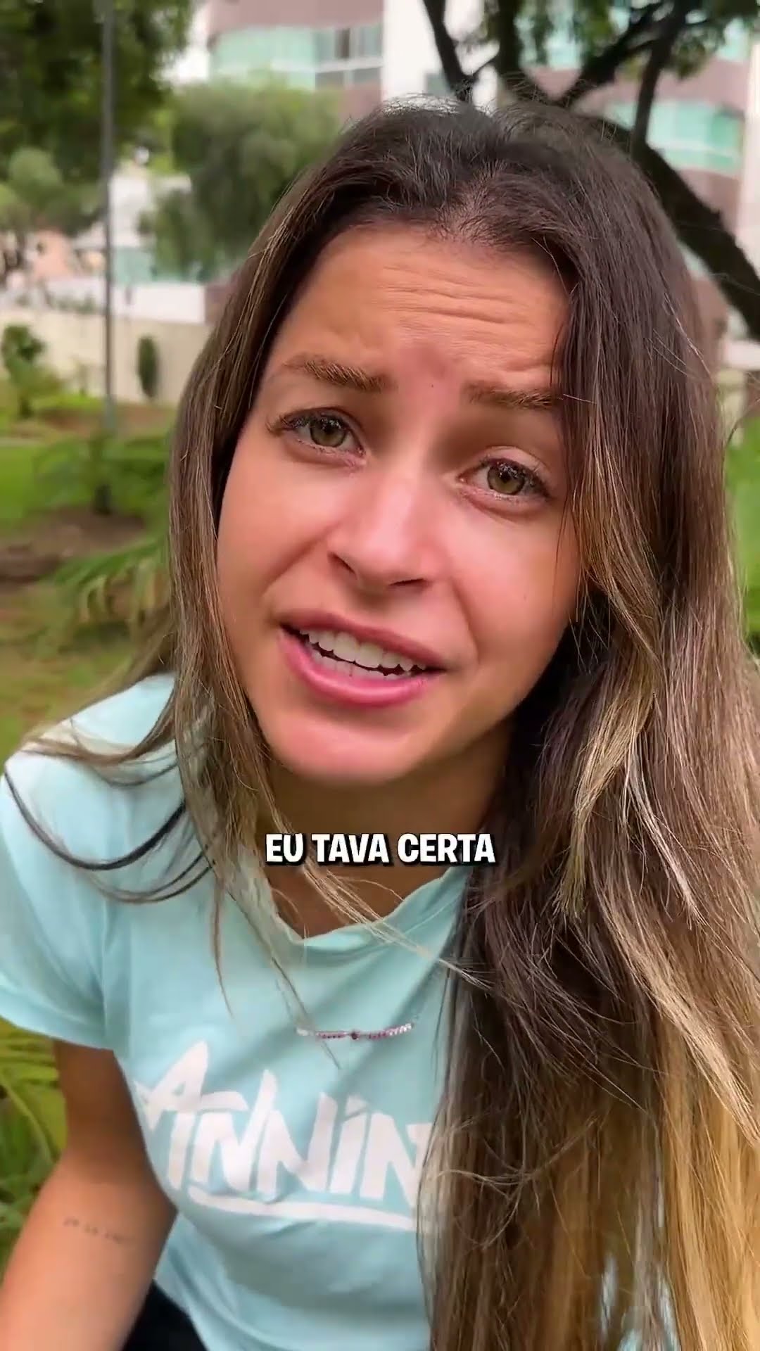 COM QUANTOS BALÕES EU CONSIGO LEVANTAR UM CELULAR ?? #shorts