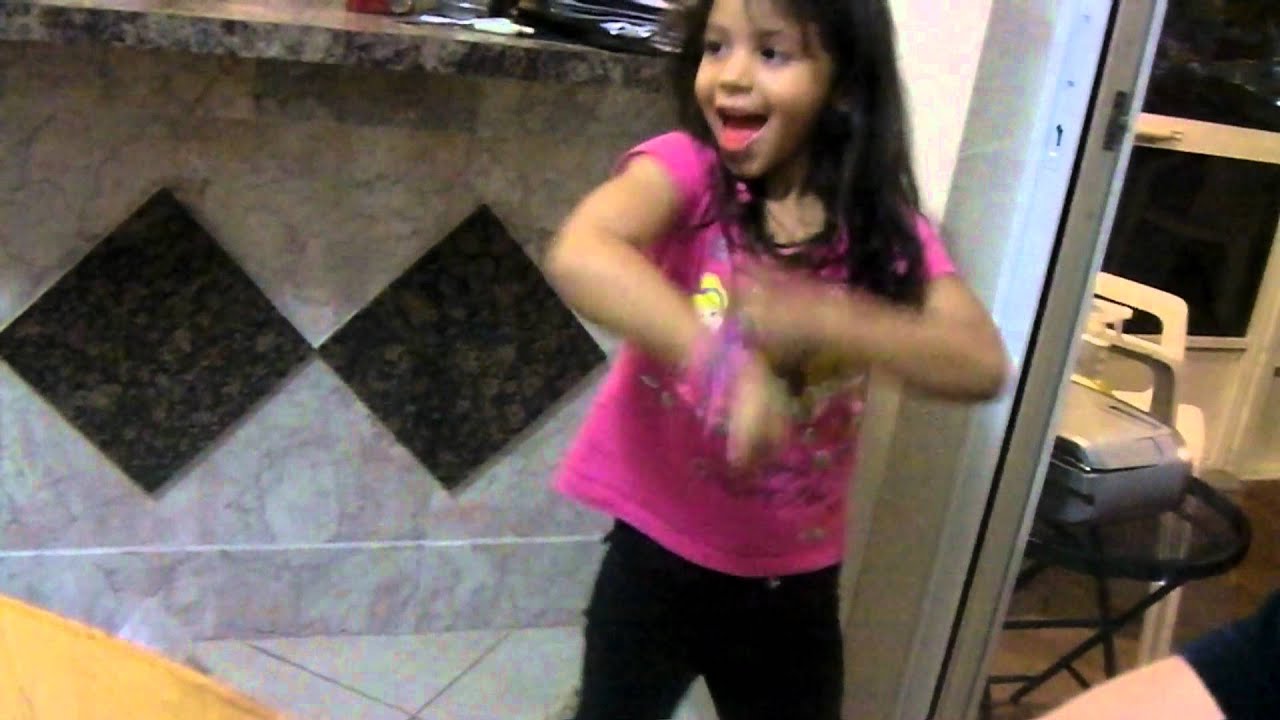 Giada hitting the dougie