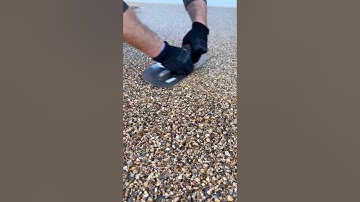 How to compact and get a flawless smooth finish on the Resin Bound Surfacing. #resin #resinbound