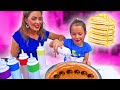 Halloween Pancake Art Challenge Хеллоуин Блинный Челлендж Вика против Мамы / Вики Шоу