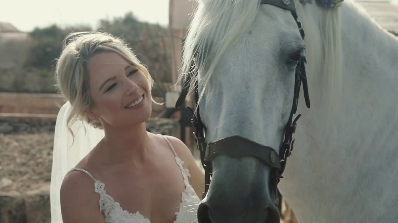 Unique ceremony entrance on horse - Cap Rocat